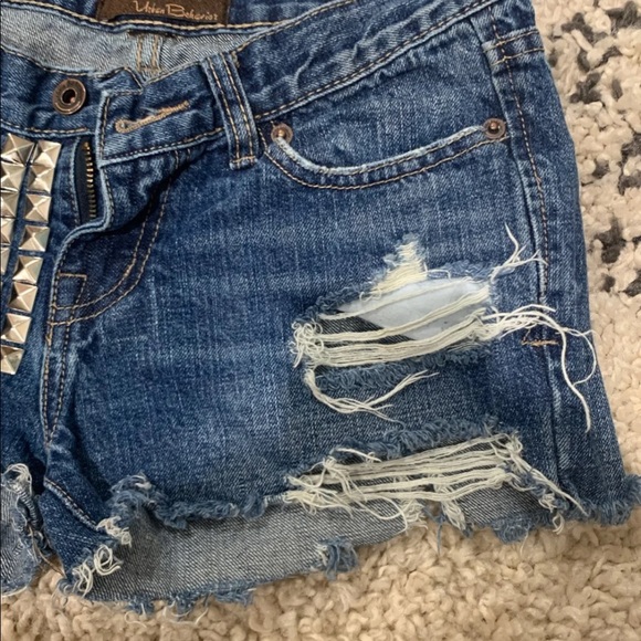 Jean shorts Size 2 distressed with studs - Picture 3 of 5